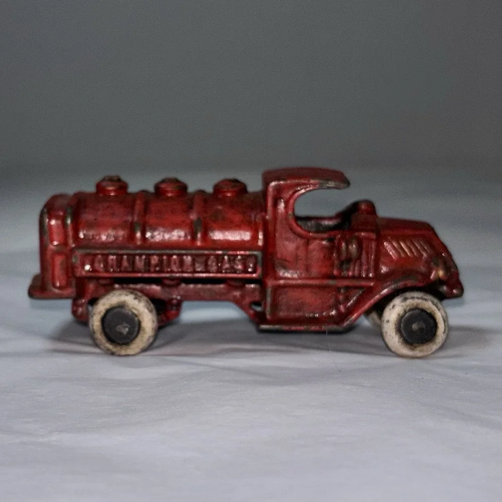 N/A toy red
